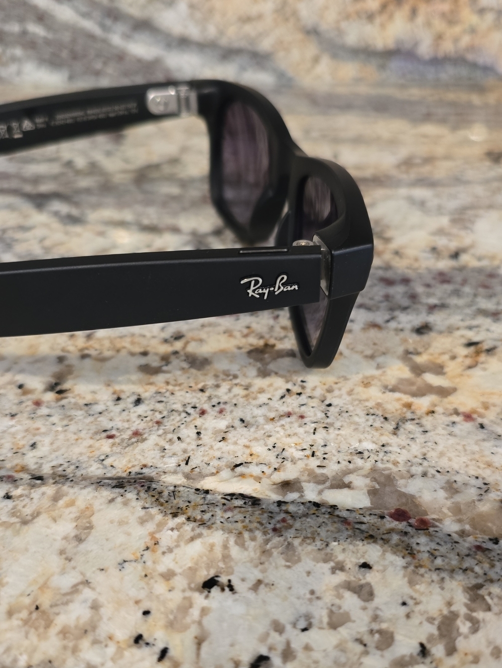 Ray-Ban Wayfarer Gen 1 Meta Glasses - Picture 3 of 11
